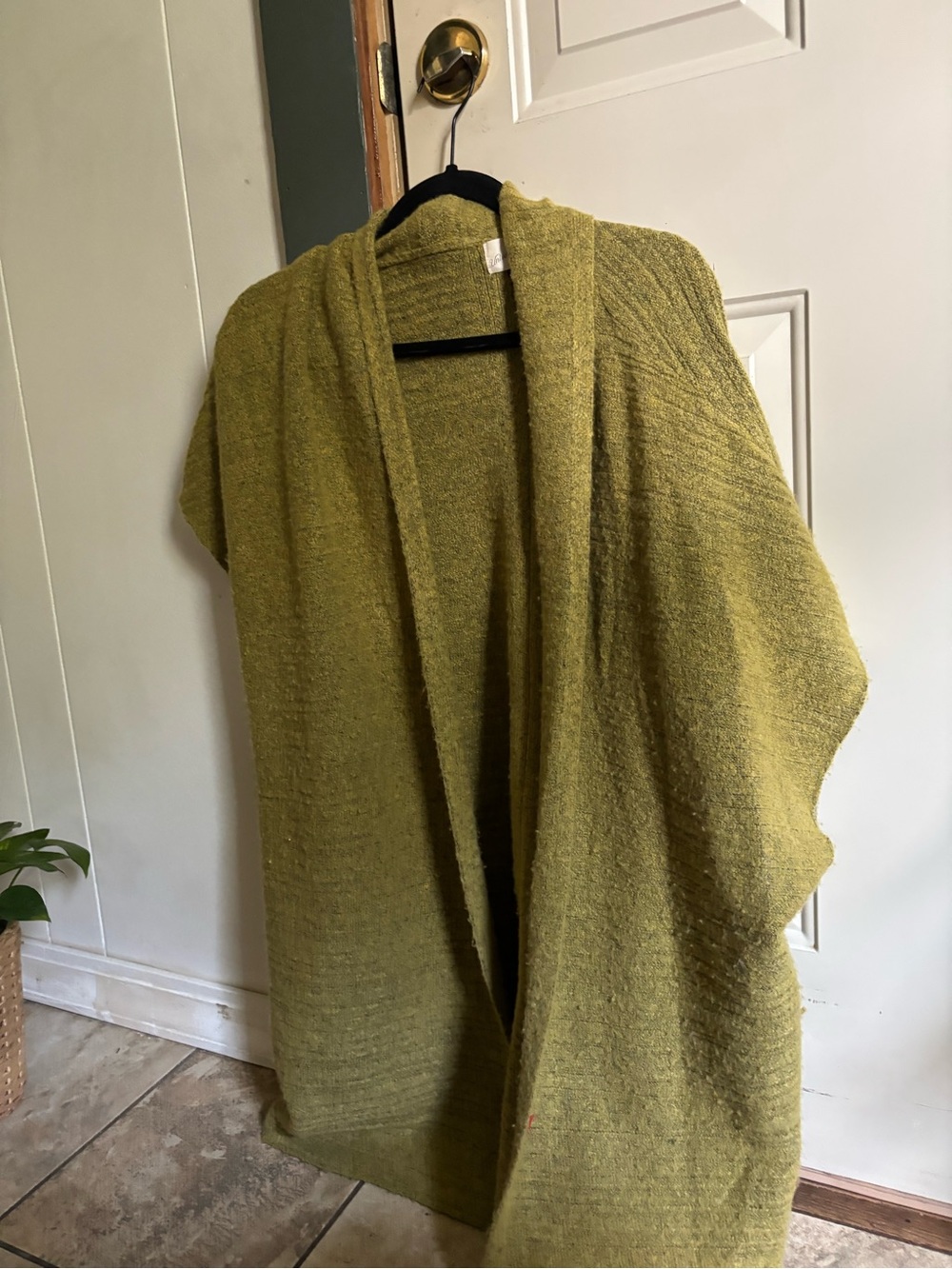 Universal Thread Open-Front Poncho Cardigan in Olive